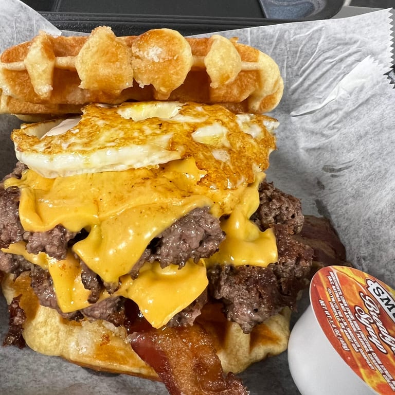 Delicious Chicken and Waffles: A Must-Try Combo!