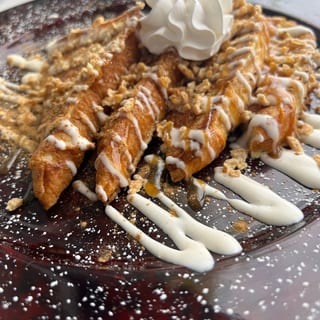CINNAMON ROLL FRENCH TOAST